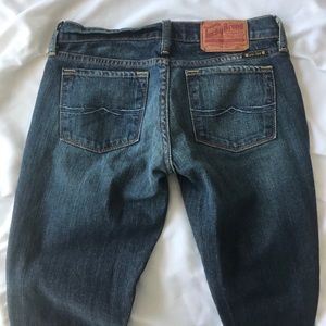 Beautiful dark wash straight leg Lucky Brand jeans